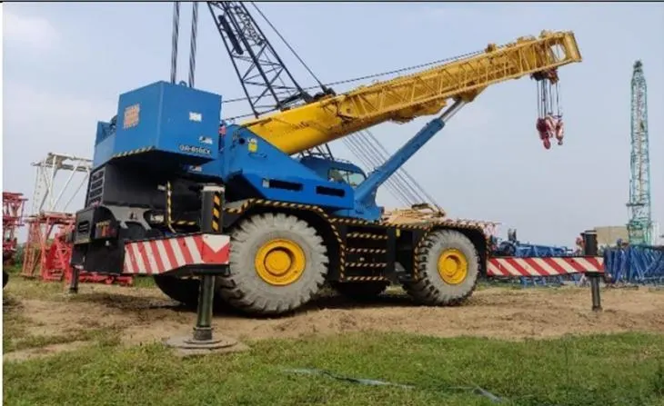 Crawler crane on site