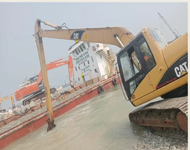 Long-boom excavator, 58–60 ft arm