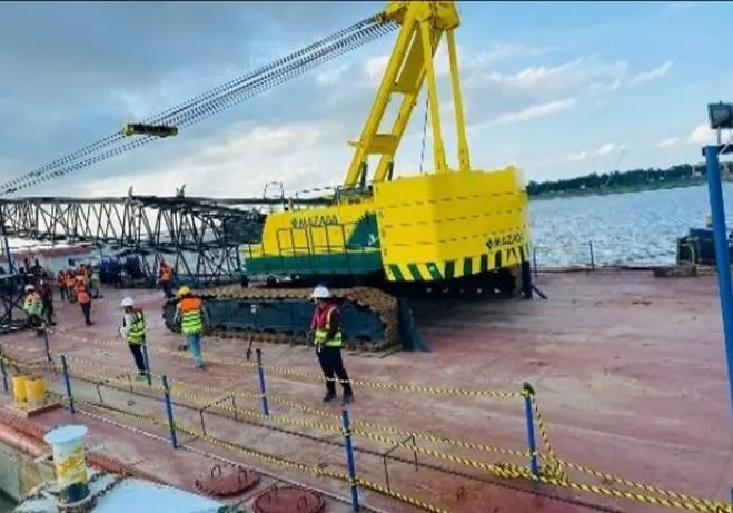 Marine and jetty heavy lift