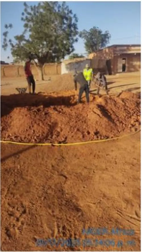 Concreteless foundations cut into in-situ laterite and sand.